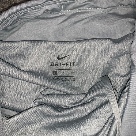 grey nike shorts - Picture 2 of 2